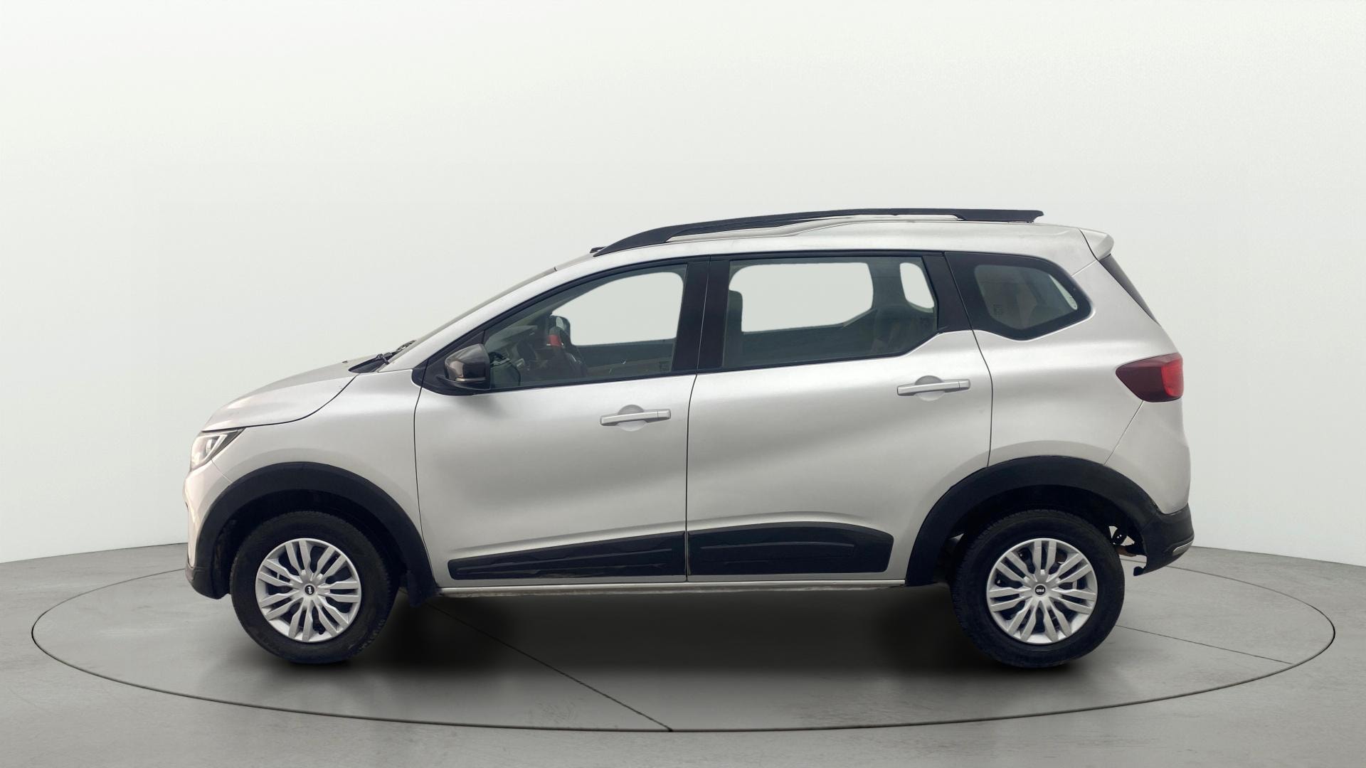 View 2022 Renault Triber RXT Image 5 Used 2022 Renault Triber RXT Image 5