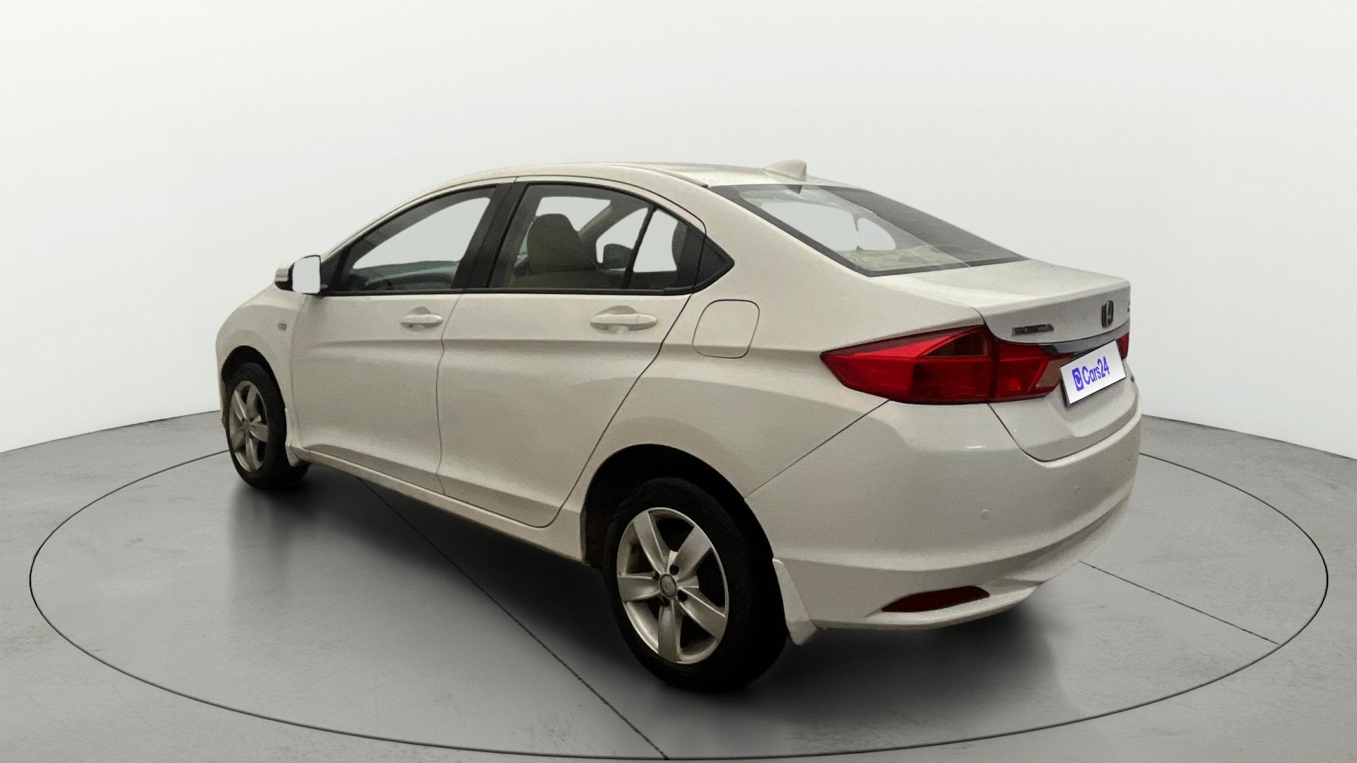 View 2015 Honda City ZX MT Diesel Anniversary Edition Image 2 Used 2015 Honda City ZX MT Diesel Anniversary Edition Image 2