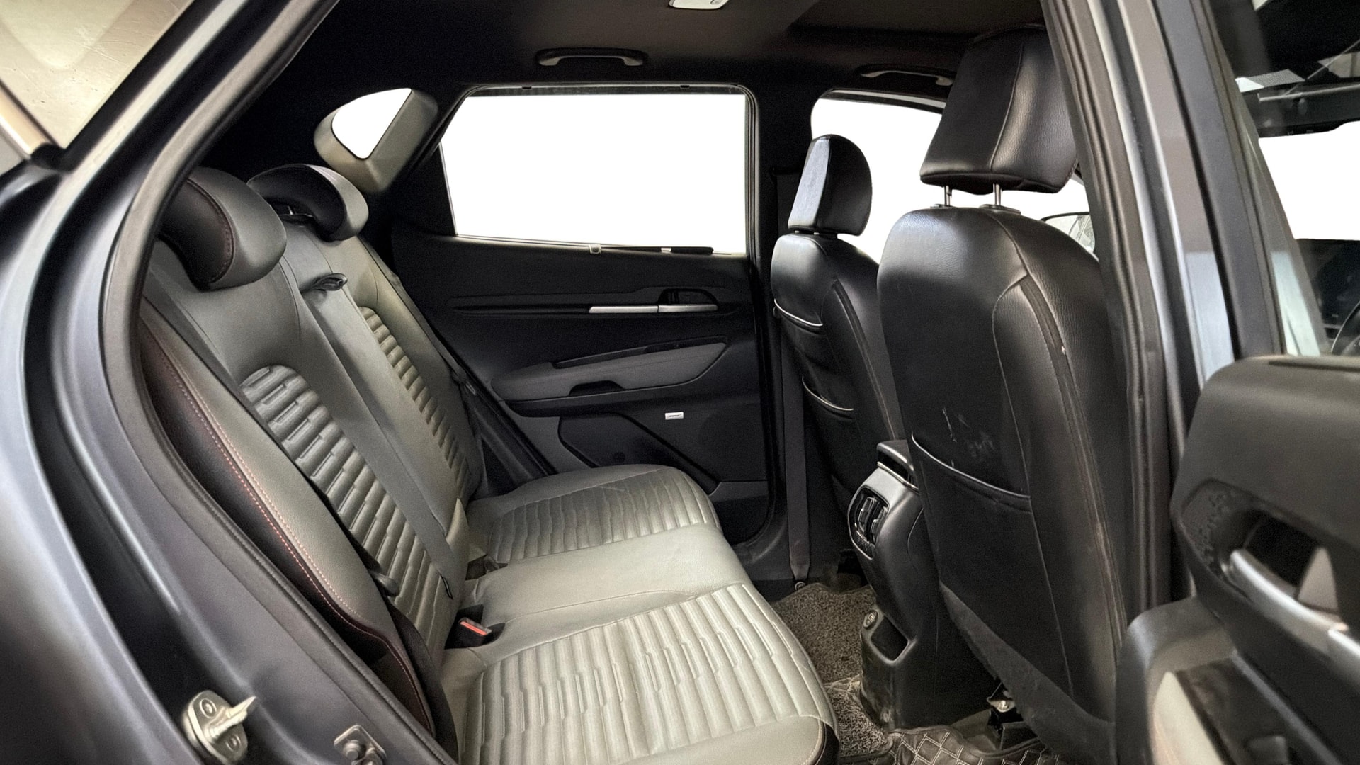 View 2023 Kia Sonet X-Line DCT Petrol Image 31 Used 2023 Kia Sonet X-Line DCT Petrol Image 31