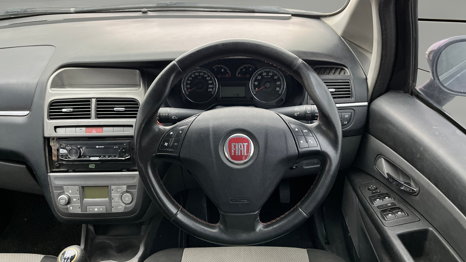 View 2013 Fiat Grande Punto 1.3 Emotion Pack 90 HP Image 20 Used 2013 Fiat Grande Punto 1.3 Emotion Pack 90 HP Image 20
