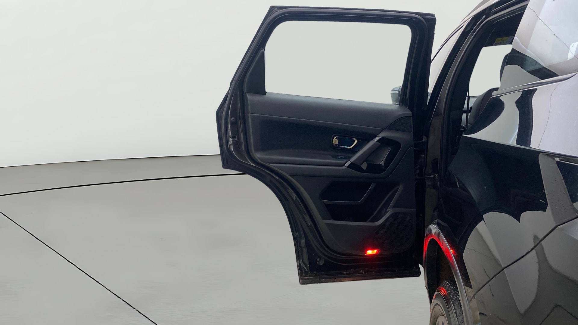 View 2024 Tata Safari XZA Plus Option Dark Image 15 Used 2024 Tata Safari XZA Plus Option Dark Image 15