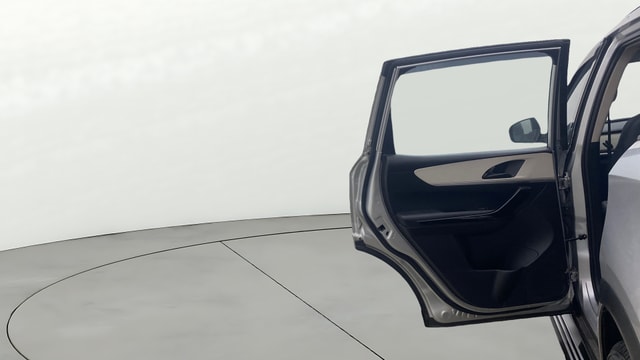 View Mahindra XUV700 Image 16 Used Mahindra XUV700 Image 16