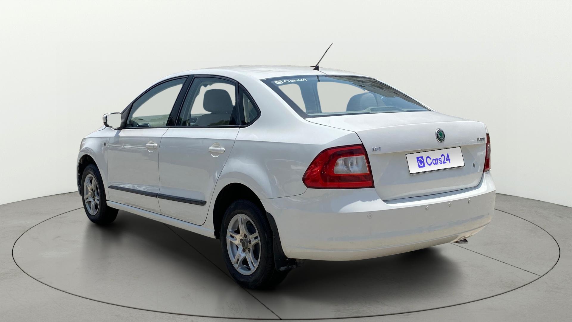 View 2013 Skoda Rapid 1.6 MPI Ambition Petrol AT BS IV Image 2 Used 2013 Skoda Rapid 1.6 MPI Ambition Petrol AT BS IV Image 2