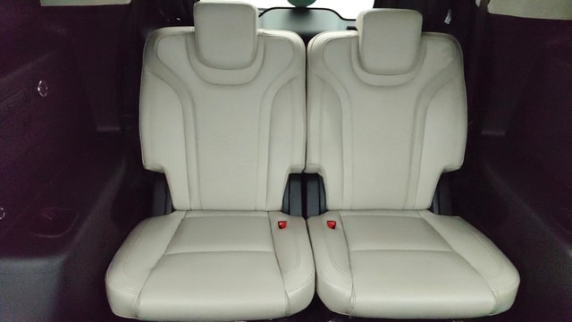 View Mahindra XUV700 Image 10 Used Mahindra XUV700 Image 10