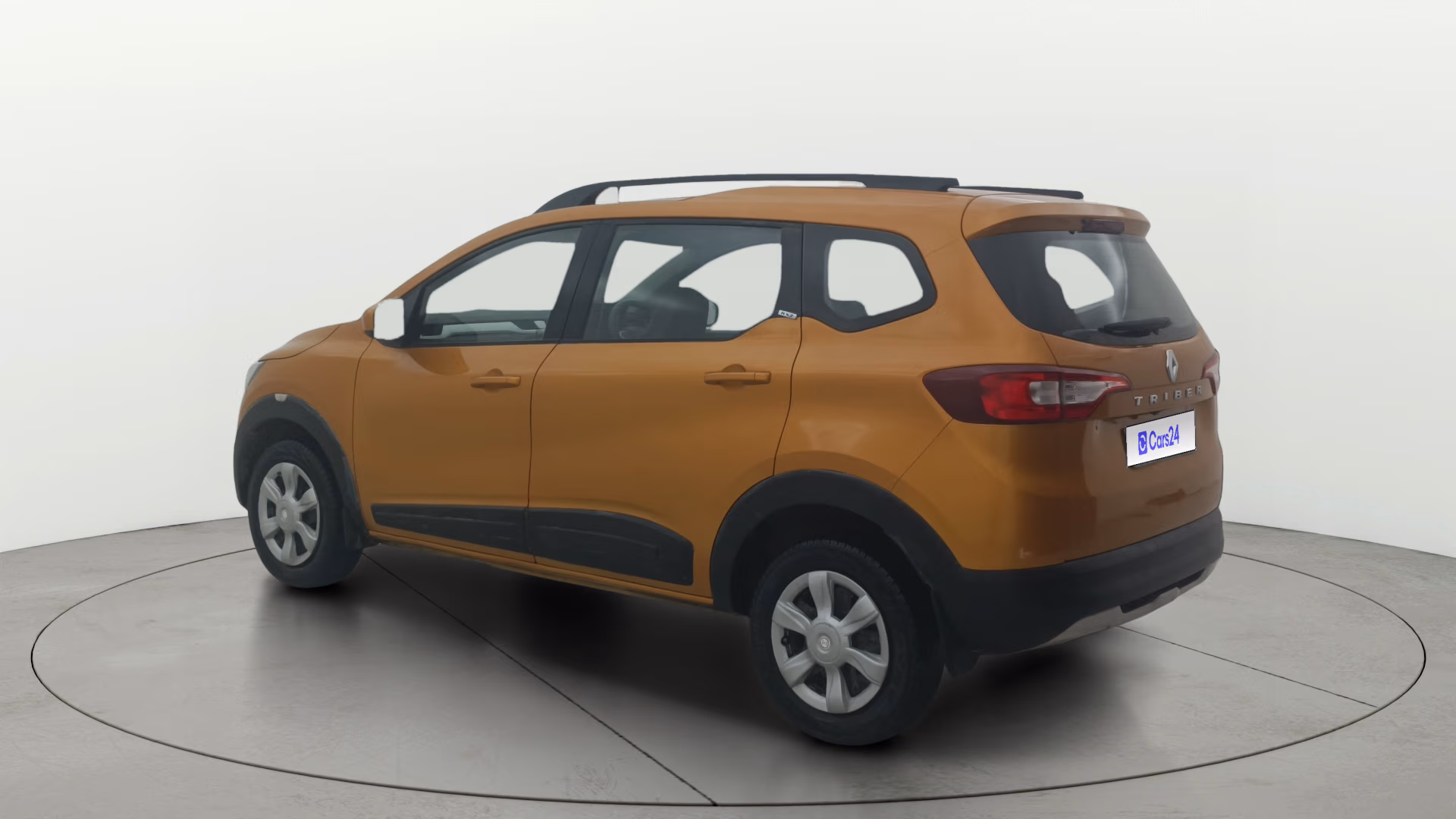 View 2021 Renault Triber RXZ Image 2 Used 2021 Renault Triber RXZ Image 2