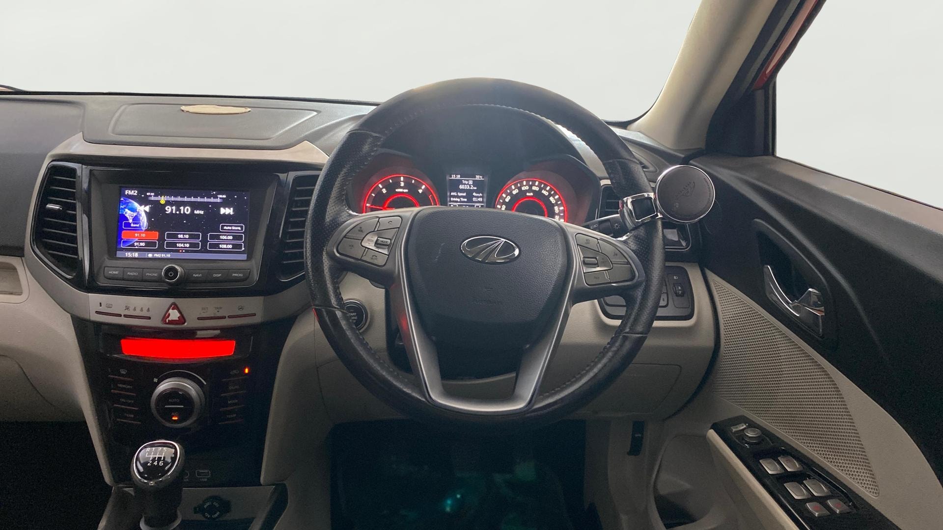 View 2019 Mahindra XUV300 W4 Petrol BS IV Image 20 Used 2019 Mahindra XUV300 W4 Petrol BS IV Image 20