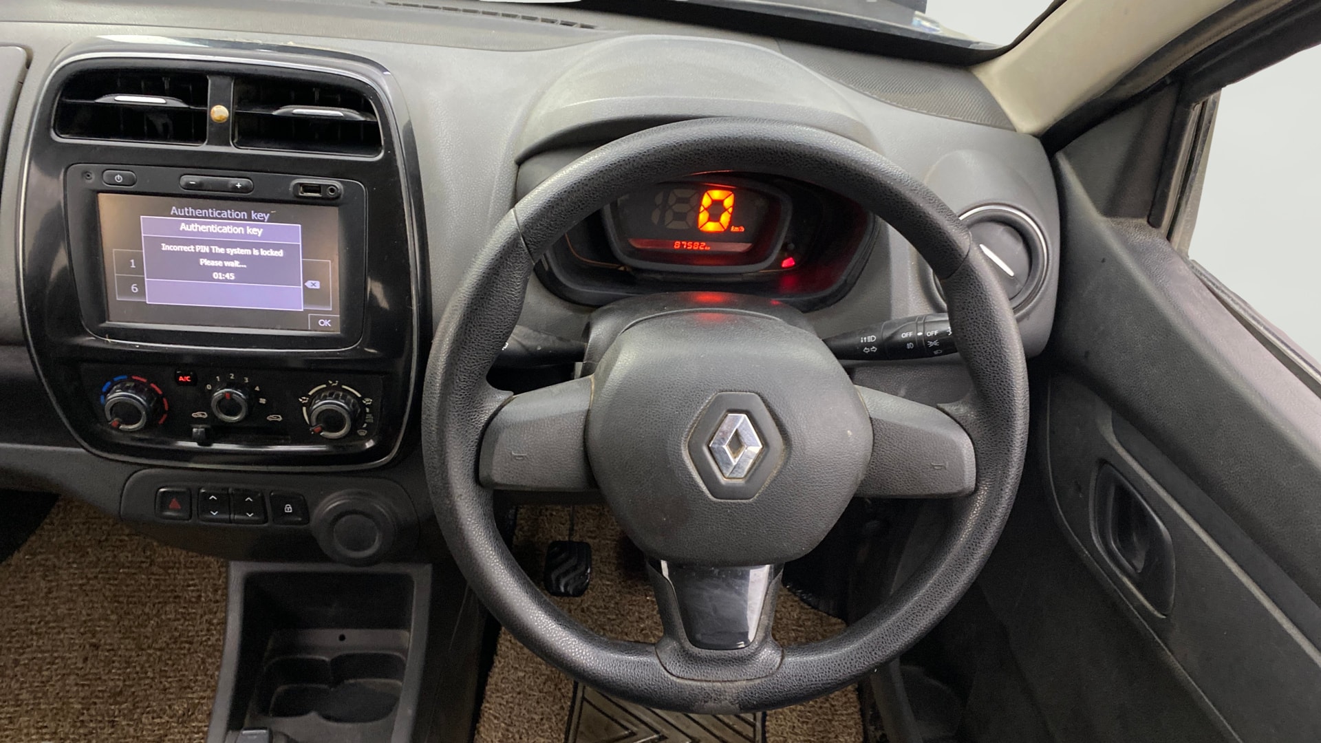 View 2017 Renault Kwid RXT 1.0 Image 20 Used 2017 Renault Kwid RXT 1.0 Image 20