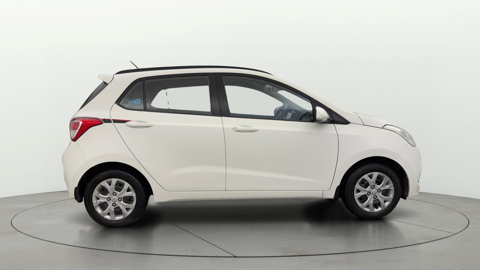 View 2017 Hyundai Grand i10 Sportz 1.2 Kappa Image 8 Used 2017 Hyundai Grand i10 Sportz 1.2 Kappa Image 8