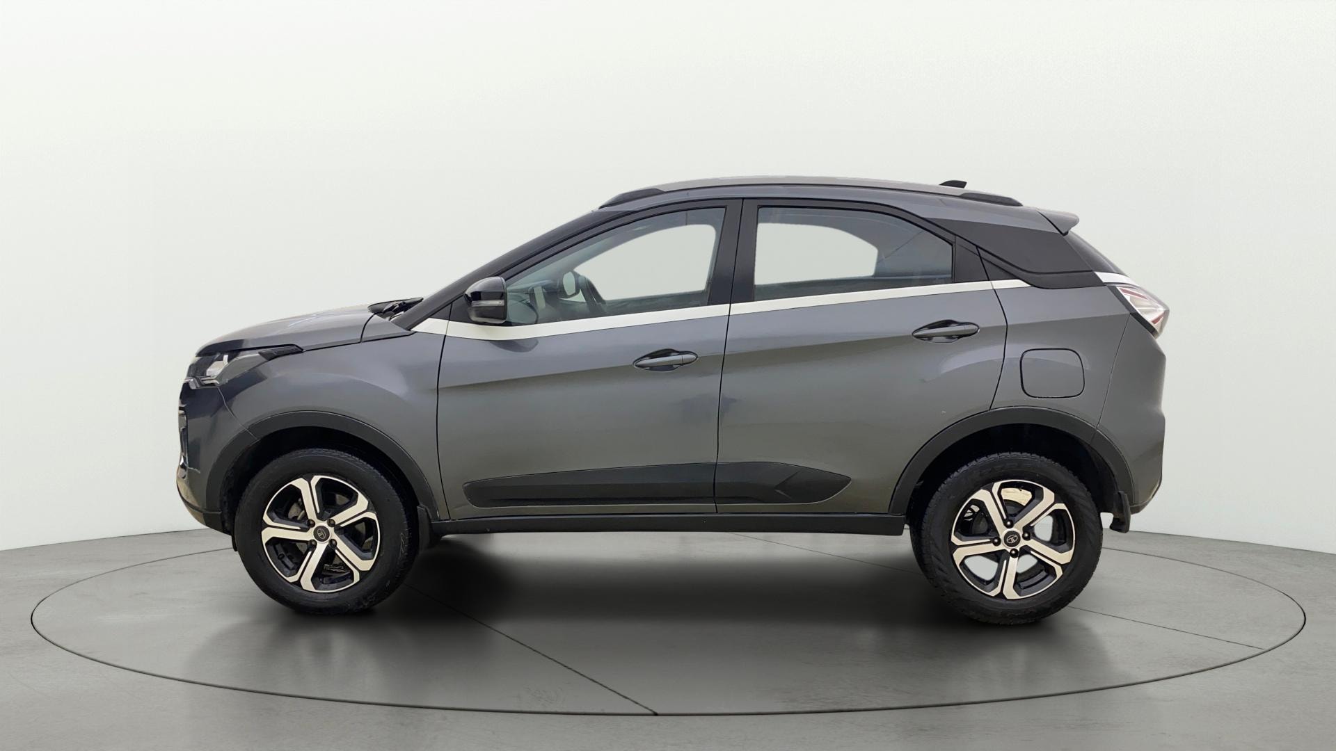View 2022 Tata Nexon XZ Plus Diesel Image 5 Used 2022 Tata Nexon XZ Plus Diesel Image 5