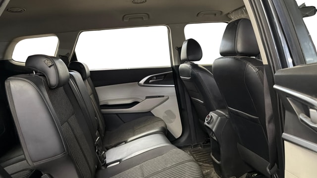 View Kia Carens Image 30 Used Kia Carens Image 30