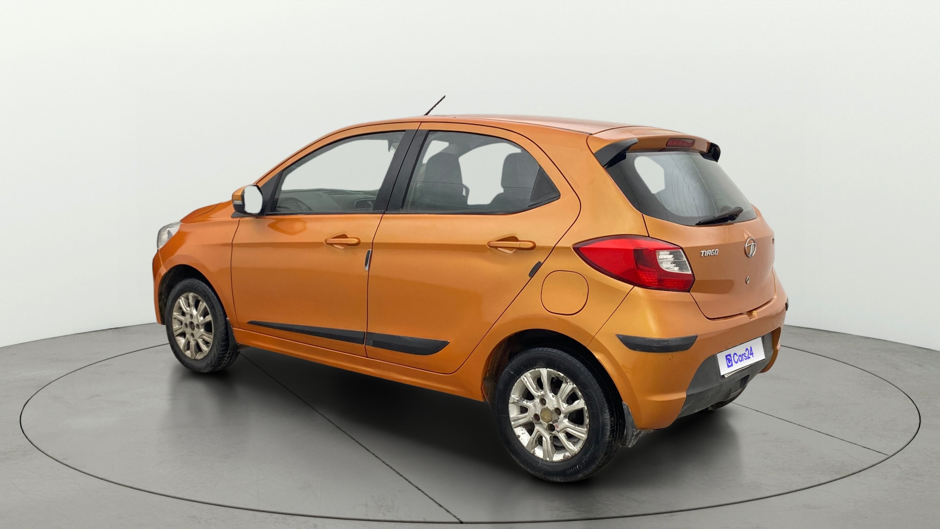 View 2017 Tata Tiago Revotorq XB Image 2 Used 2017 Tata Tiago Revotorq XB Image 2
