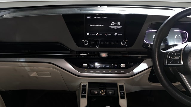View Kia Carens Image 19 Used Kia Carens Image 19