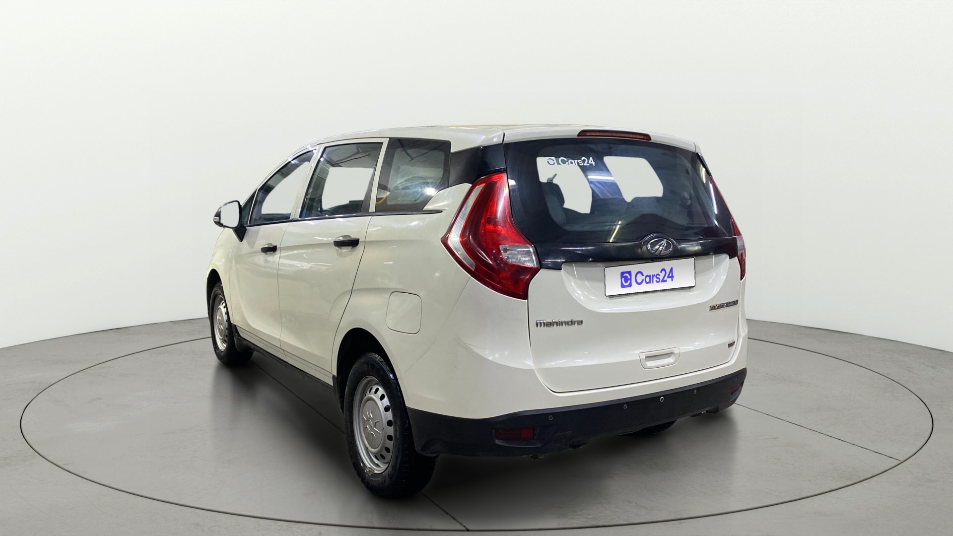 View 2021 Mahindra Marazzo M4 Plus 7-Seater Image 2 Used 2021 Mahindra Marazzo M4 Plus 7-Seater Image 2