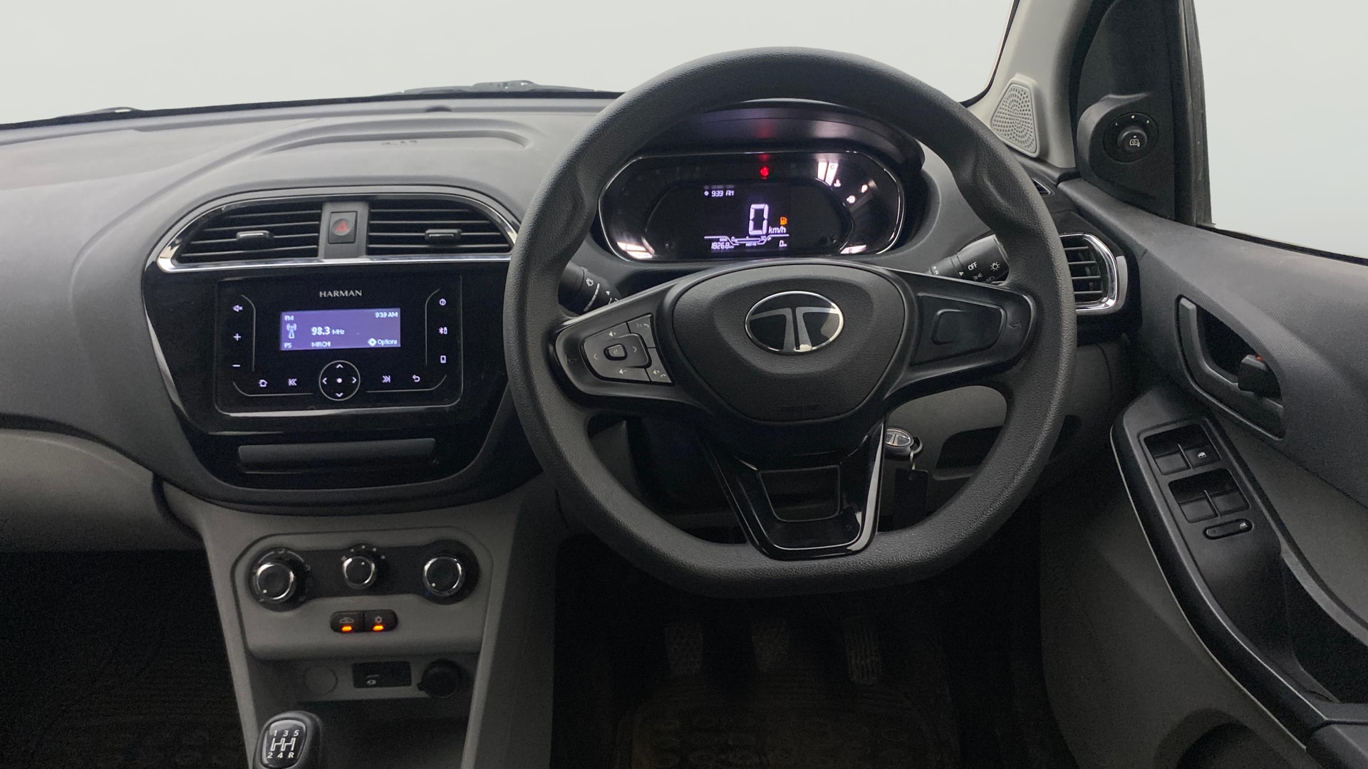 View 2024 Tata Tiago Revotorq XB Image 20 Used 2024 Tata Tiago Revotorq XB Image 20