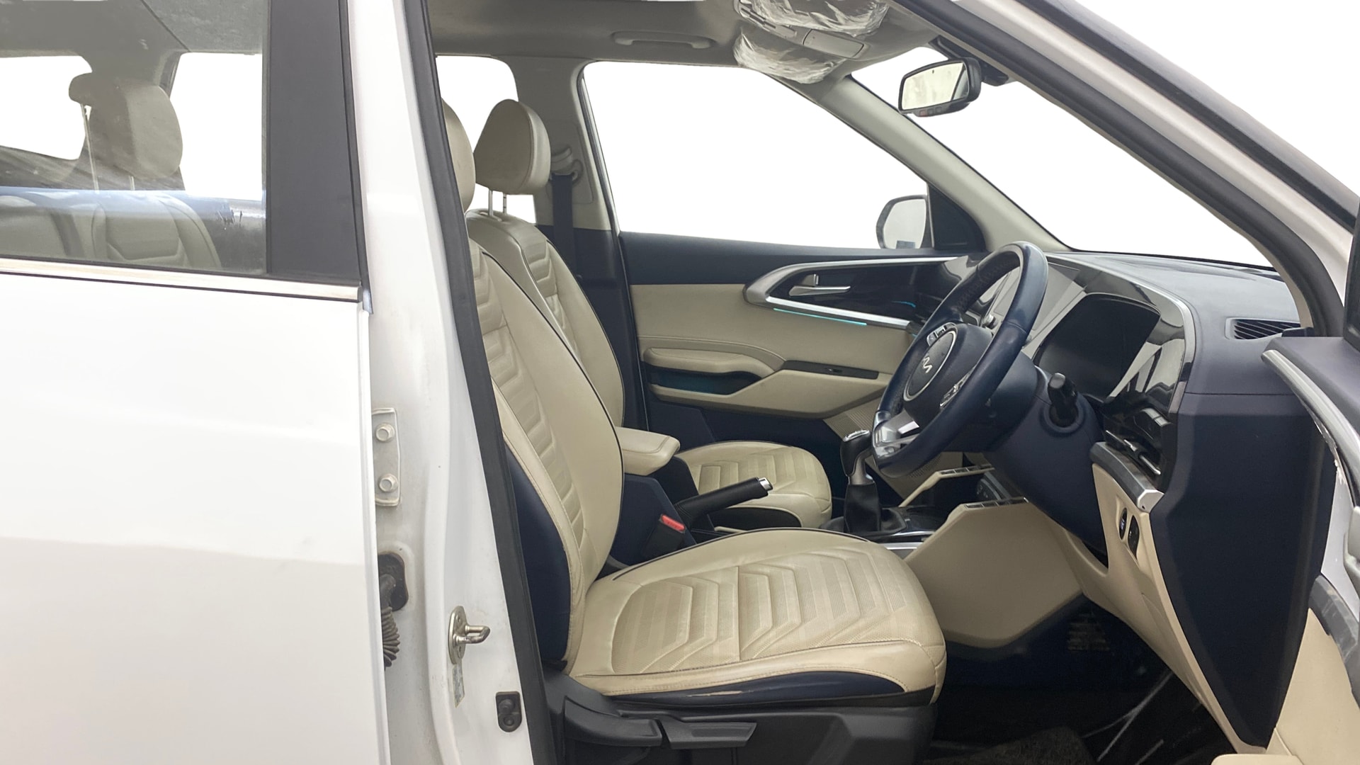View 2022 Kia Carens Luxury Plus 1.5 Diesel 7 STR Image 19 Used 2022 Kia Carens Luxury Plus 1.5 Diesel 7 STR Image 19