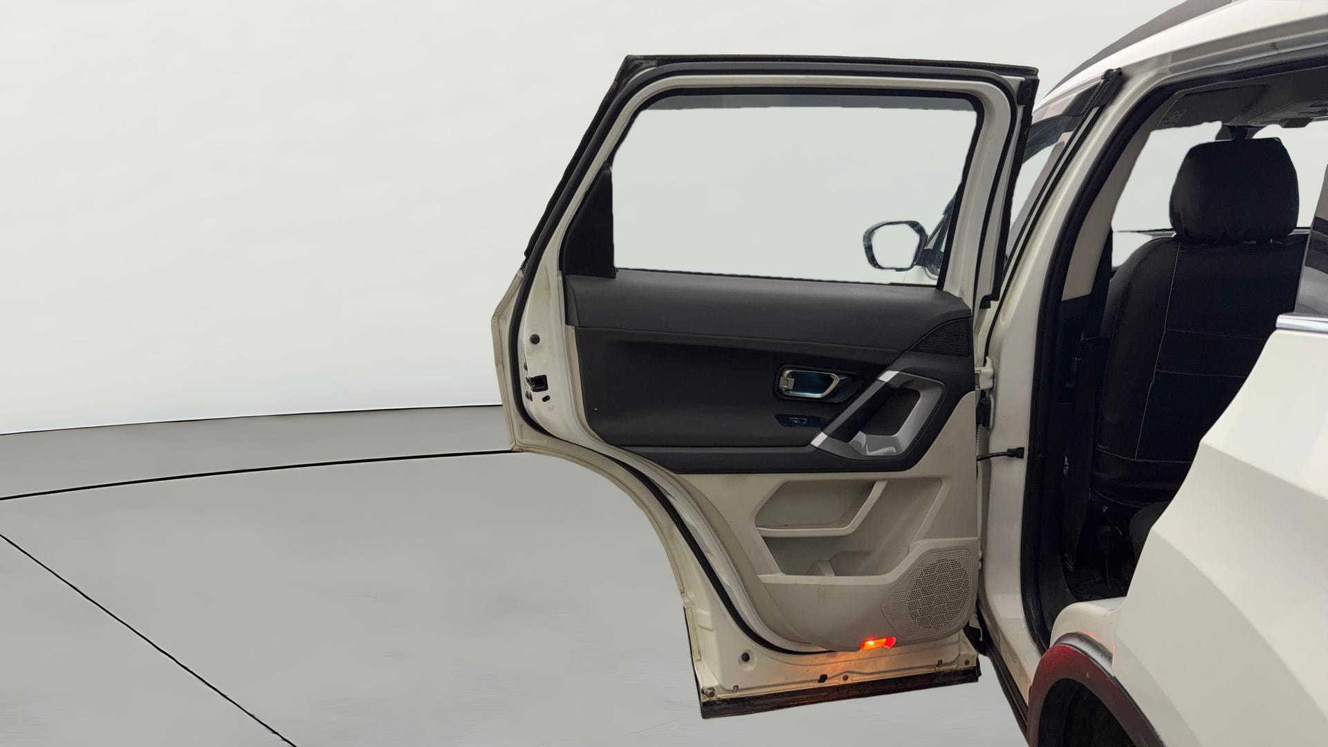 View 2022 Tata Safari XT Plus Image 16 Used 2022 Tata Safari XT Plus Image 16