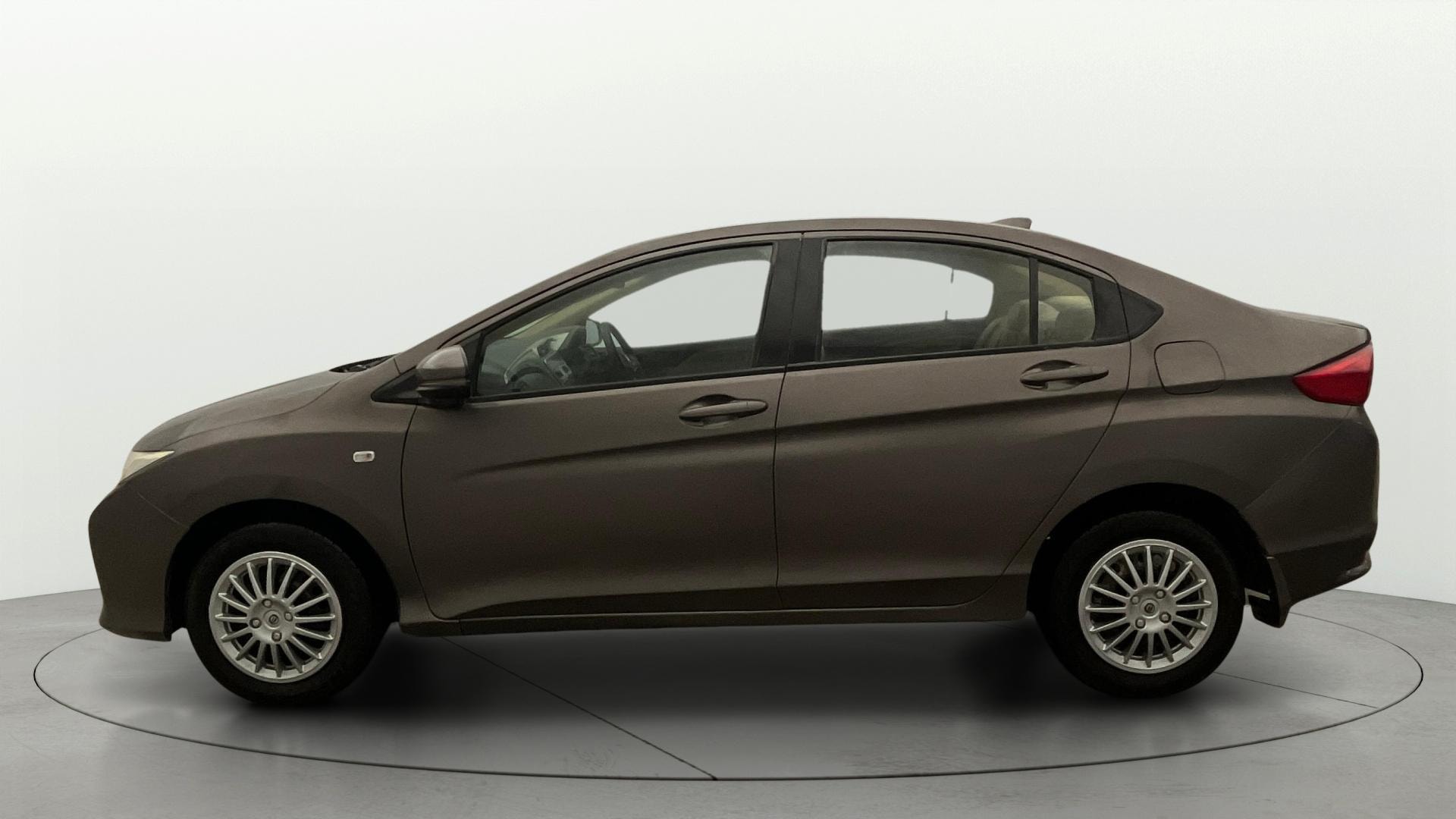 View 2015 Honda City ZX MT Diesel Anniversary Edition Image 6 Used 2015 Honda City ZX MT Diesel Anniversary Edition Image 6