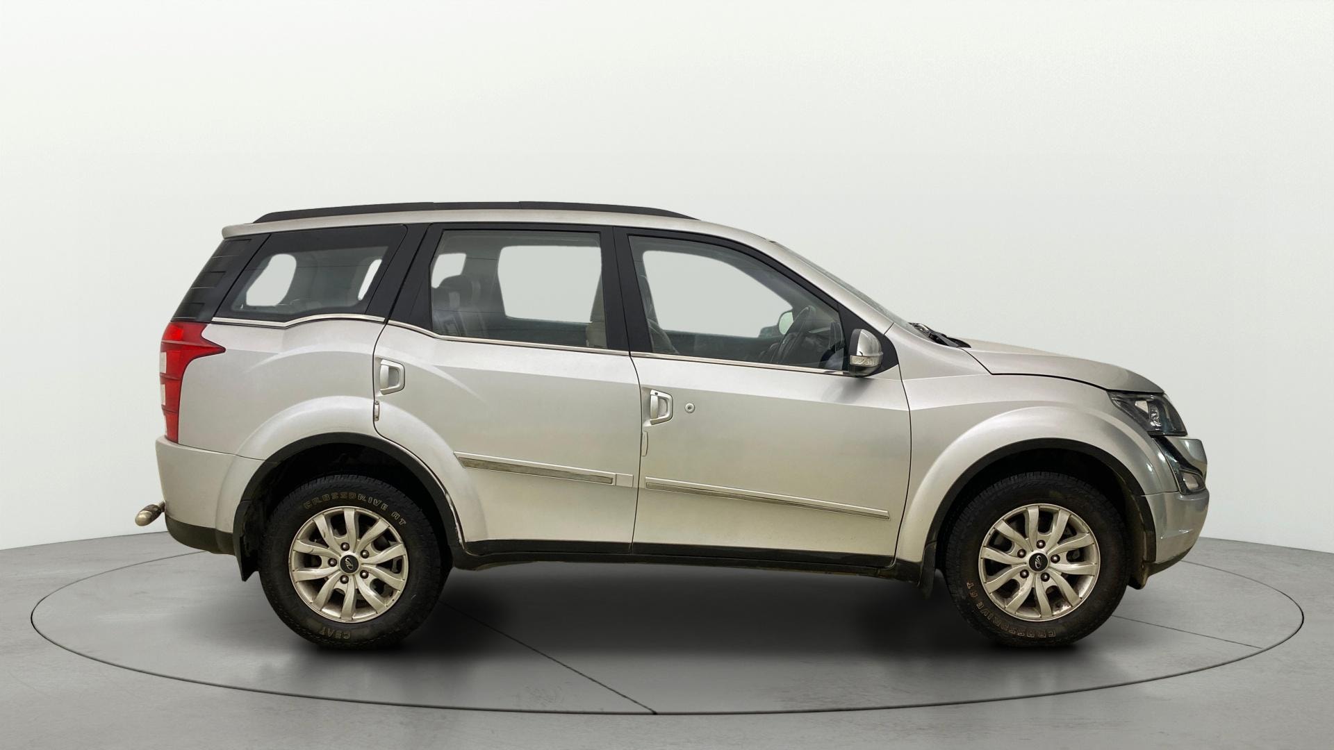 View 2015 Mahindra XUV500 W10 FWD Image 29 Used 2015 Mahindra XUV500 W10 FWD Image 29