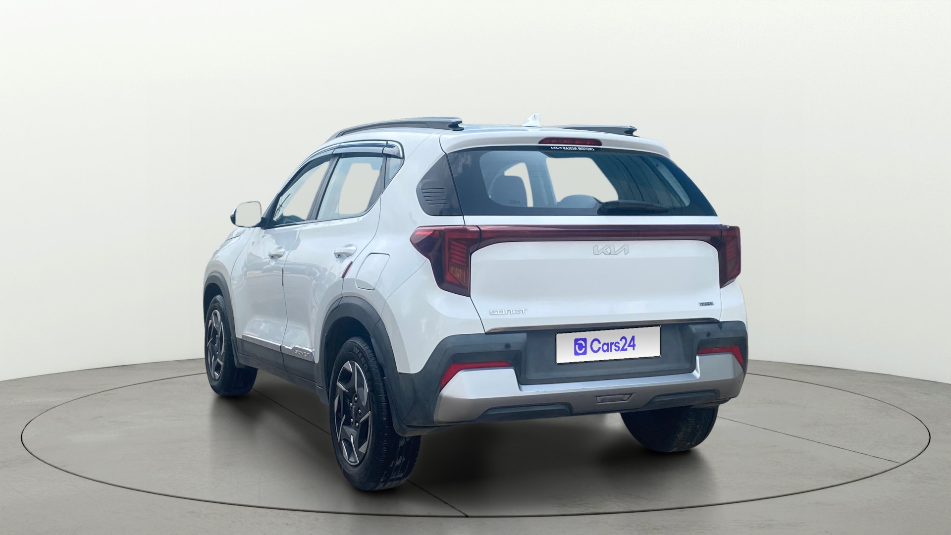 View 2024 Kia Sonet HTE Petrol Image 2 Used 2024 Kia Sonet HTE Petrol Image 2