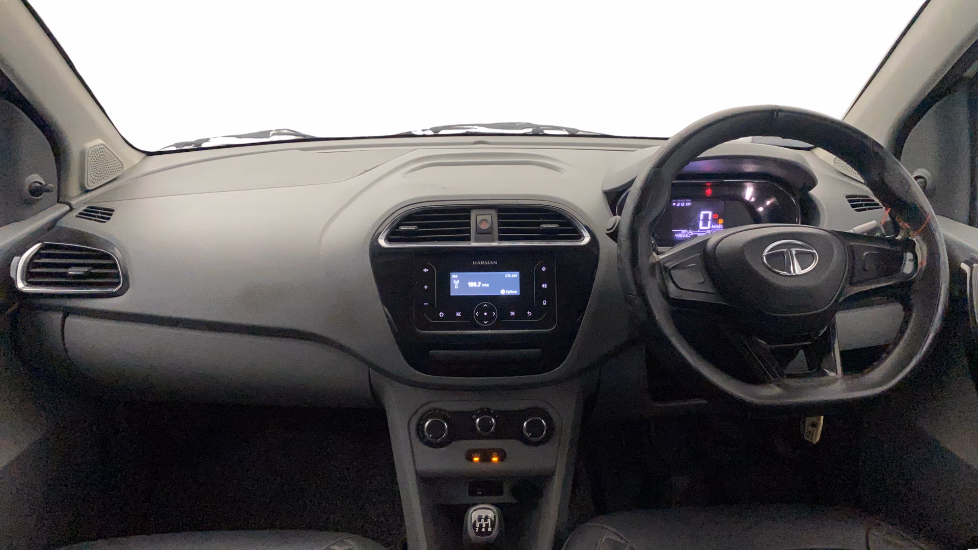 View 2022 Tata Tigor XE Diesel Image 15 Used 2022 Tata Tigor XE Diesel Image 15