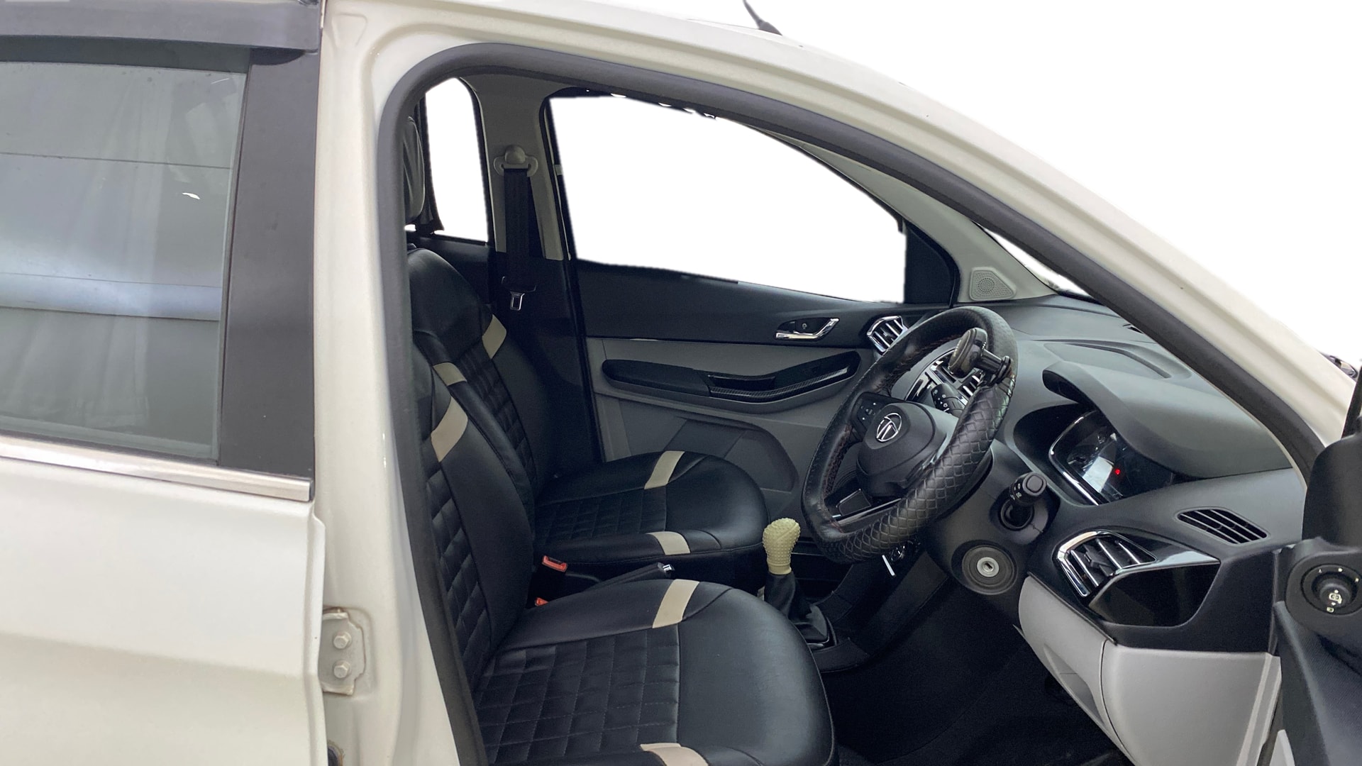 View 2021 Tata Tiago Revotorq XB Image 26 Used 2021 Tata Tiago Revotorq XB Image 26