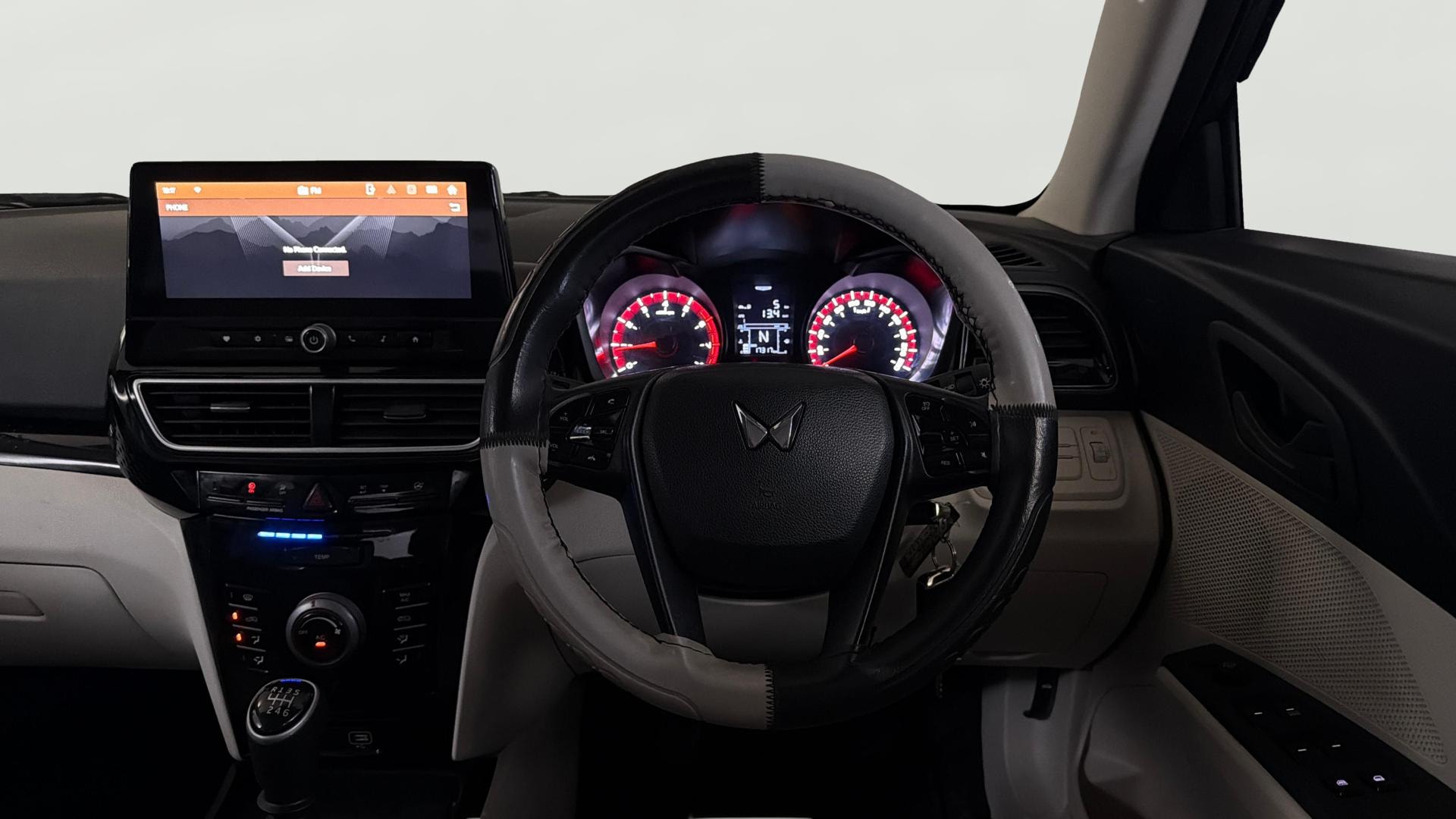 View 2024 Mahindra XUV 3XO MX3 Pro 1.2 L TCMPFi Image 21 Used 2024 Mahindra XUV 3XO MX3 Pro 1.2 L TCMPFi Image 21