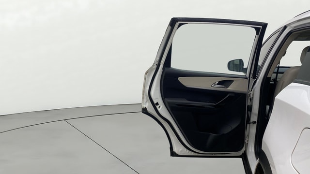 View Mahindra XUV700 Image 16 Used Mahindra XUV700 Image 16