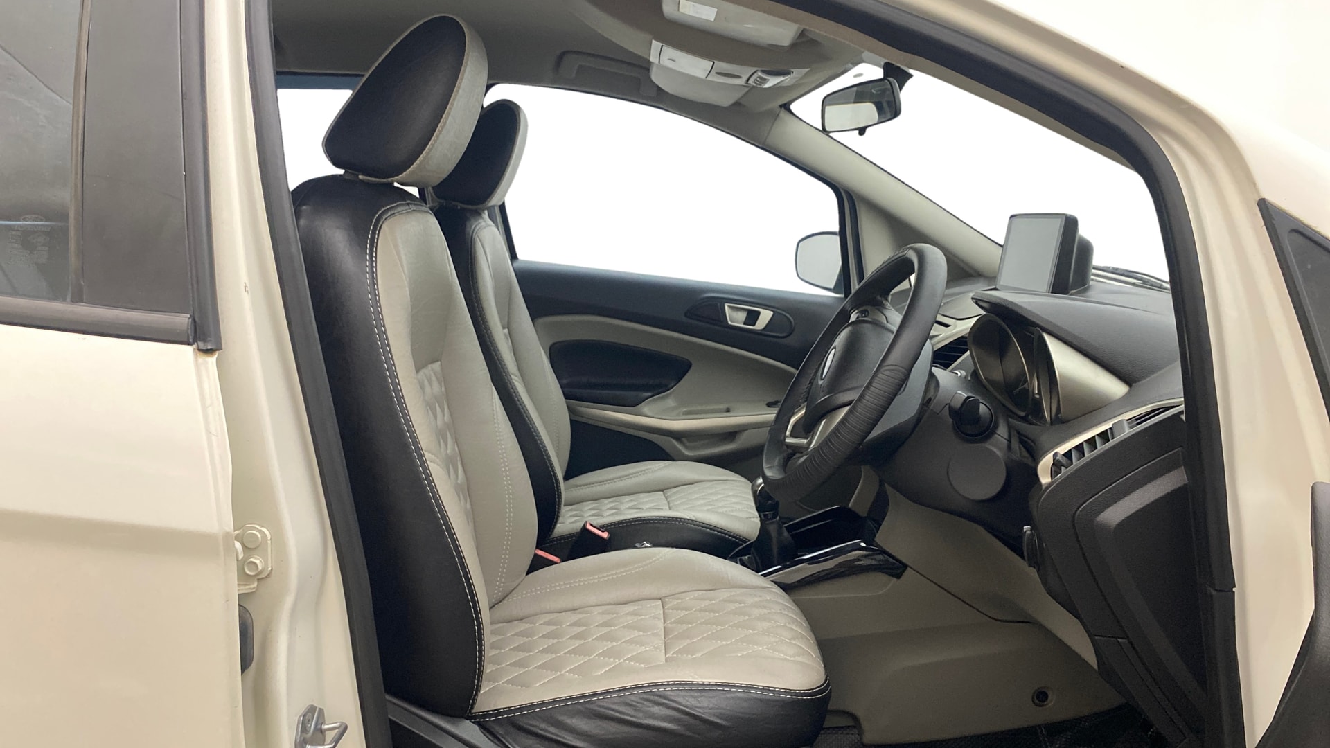 View 2017 Ford EcoSport 1.5 TDCi Diesel Ambiente BS IV Image 26 Used 2017 Ford EcoSport 1.5 TDCi Diesel Ambiente BS IV Image 26