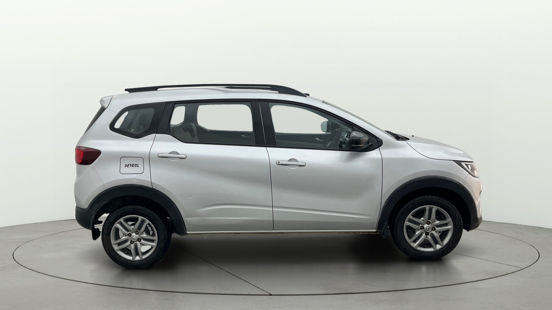 View 2022 Renault Triber RXZ AMT Image 29 Used 2022 Renault Triber RXZ AMT Image 29