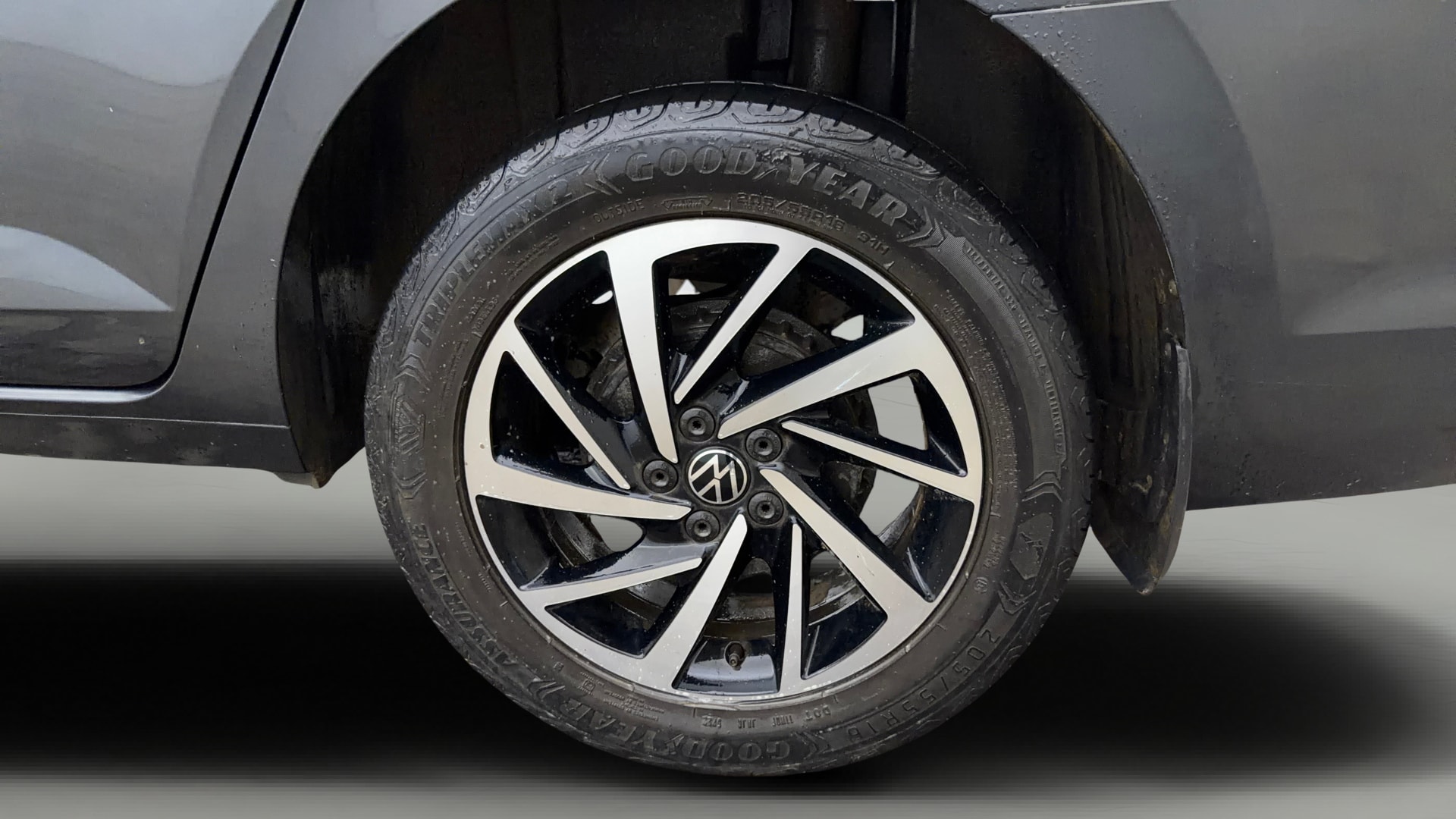 View 2023 Volkswagen Virtus Topline 1.0 TSI MT Image 8 Used 2023 Volkswagen Virtus Topline 1.0 TSI MT Image 8