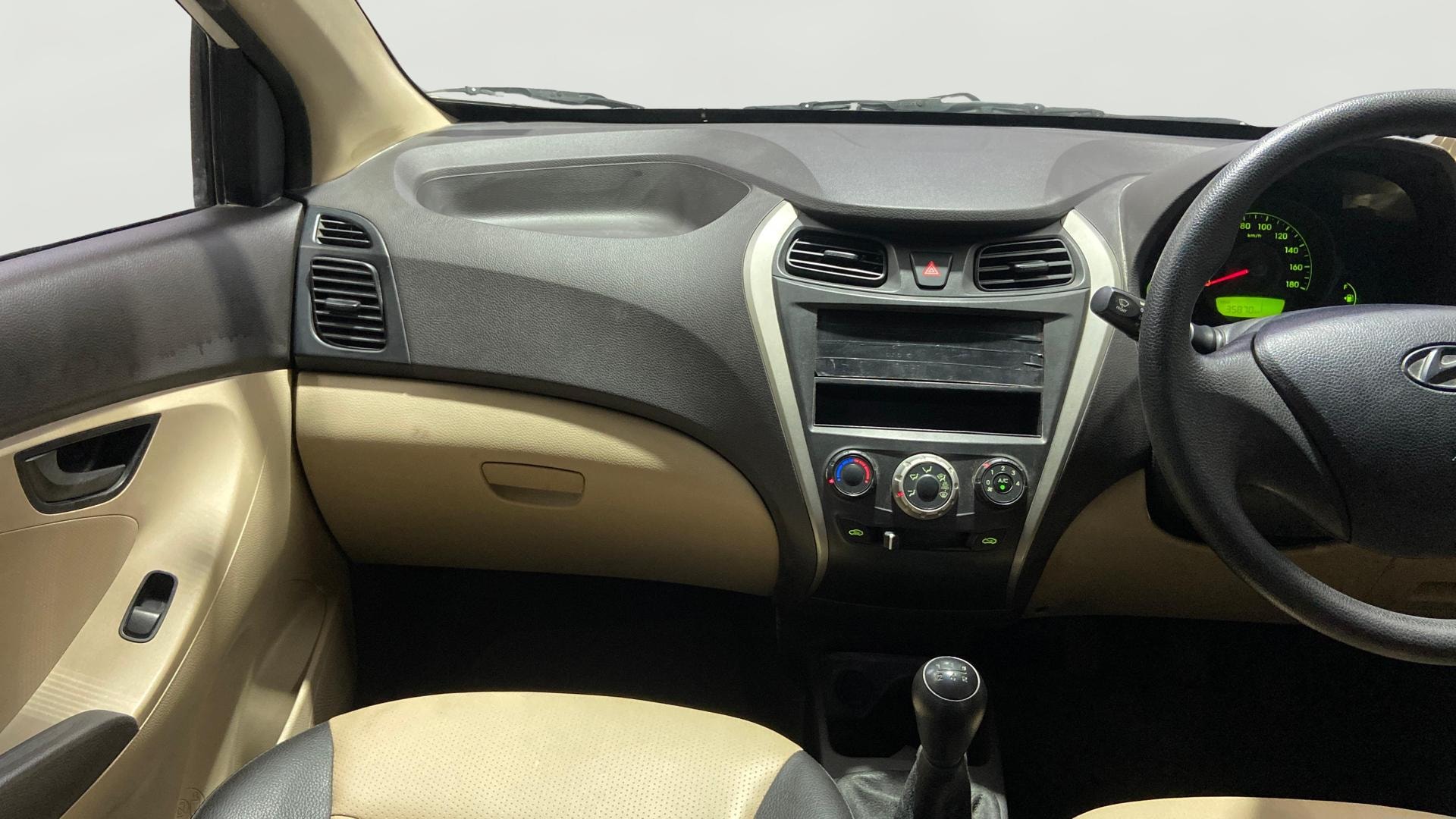 View 2015 Hyundai EON Era Plus Image 17 Used 2015 Hyundai EON Era Plus Image 17