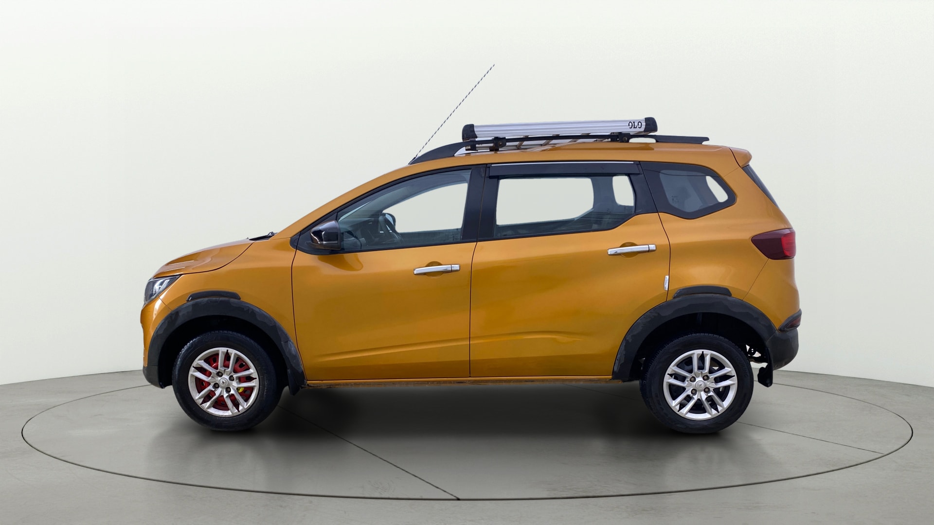 View 2022 Renault Triber RXT Image 5 Used 2022 Renault Triber RXT Image 5