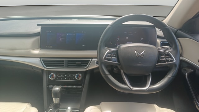 View Mahindra XUV700 Image 21 Used Mahindra XUV700 Image 21