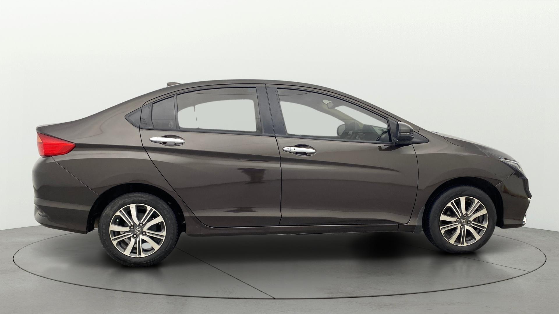 View 2019 Honda City ZX MT Diesel Anniversary Edition Image 9 Used 2019 Honda City ZX MT Diesel Anniversary Edition Image 9
