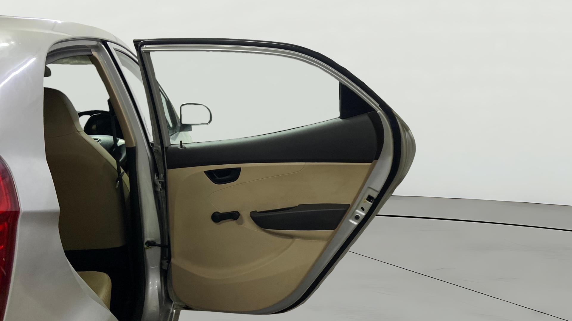 View 2017 Hyundai EON Era Plus Image 7 Used 2017 Hyundai EON Era Plus Image 7