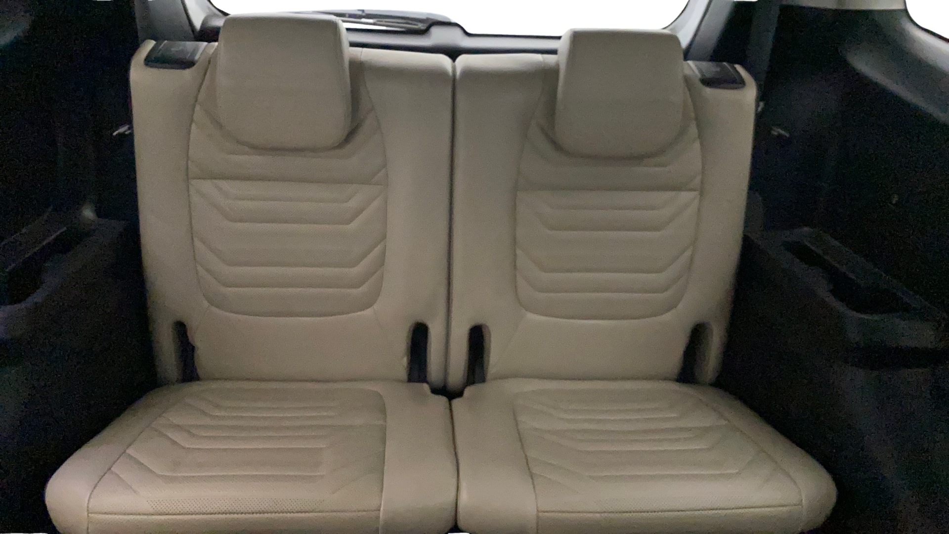 View 2022 Kia Carens Luxury Plus 1.5 AT Diesel 6 STR Image 10 Used 2022 Kia Carens Luxury Plus 1.5 AT Diesel 6 STR Image 10