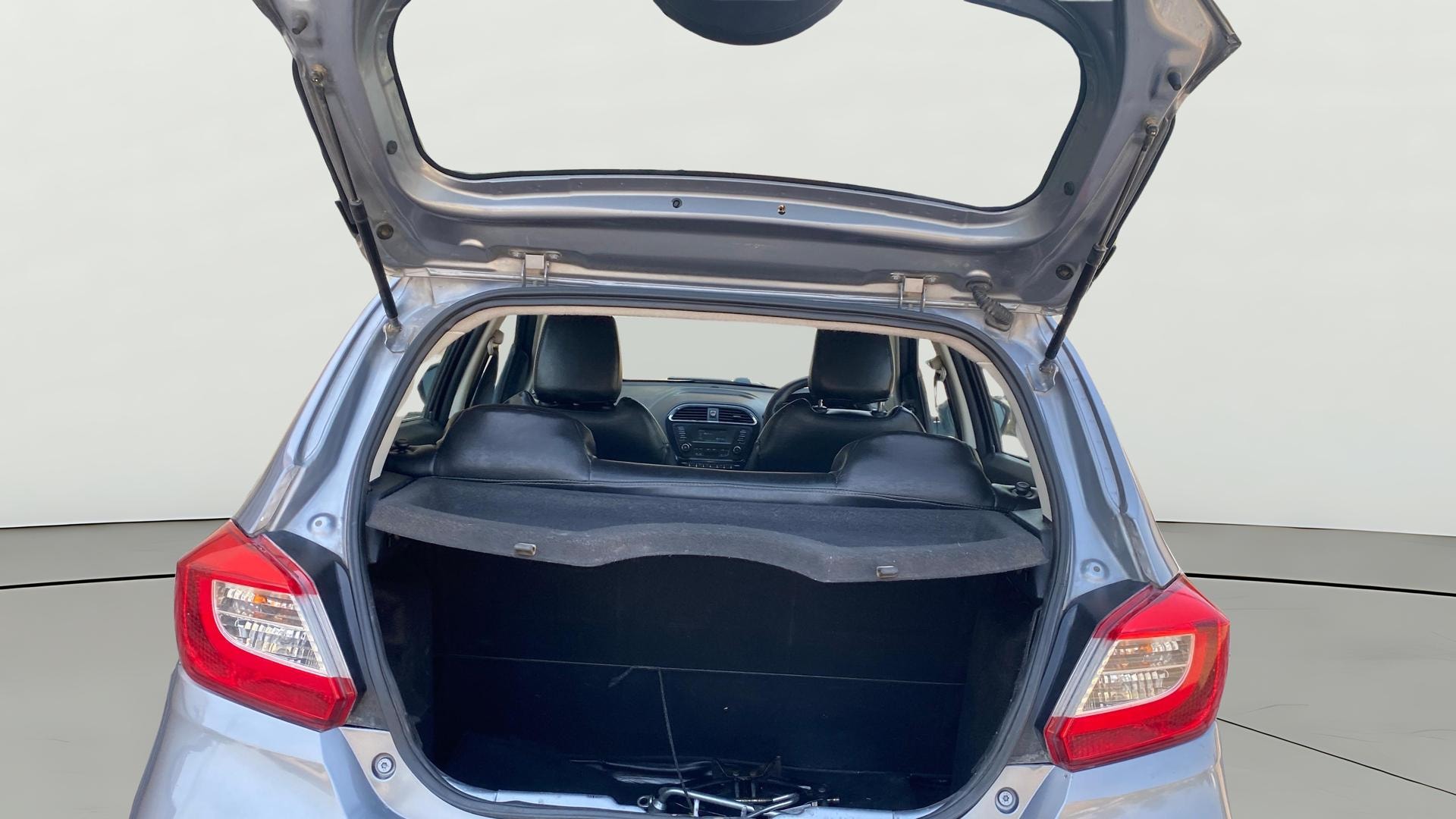 View 2019 Tata Tiago Revotorq XB Image 37 Used 2019 Tata Tiago Revotorq XB Image 37