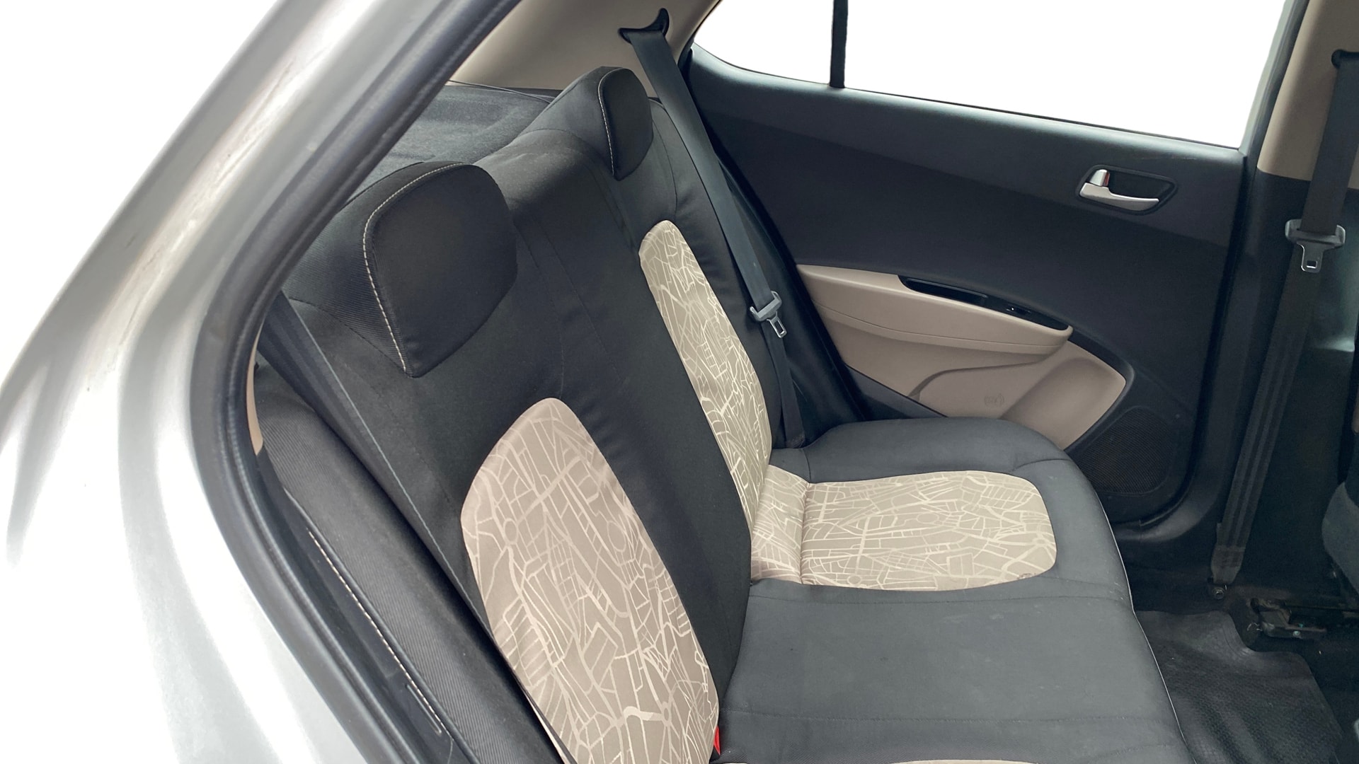 View 2015 Hyundai Grand i10 Sportz 1.2 Kappa Image 28 Used 2015 Hyundai Grand i10 Sportz 1.2 Kappa Image 28
