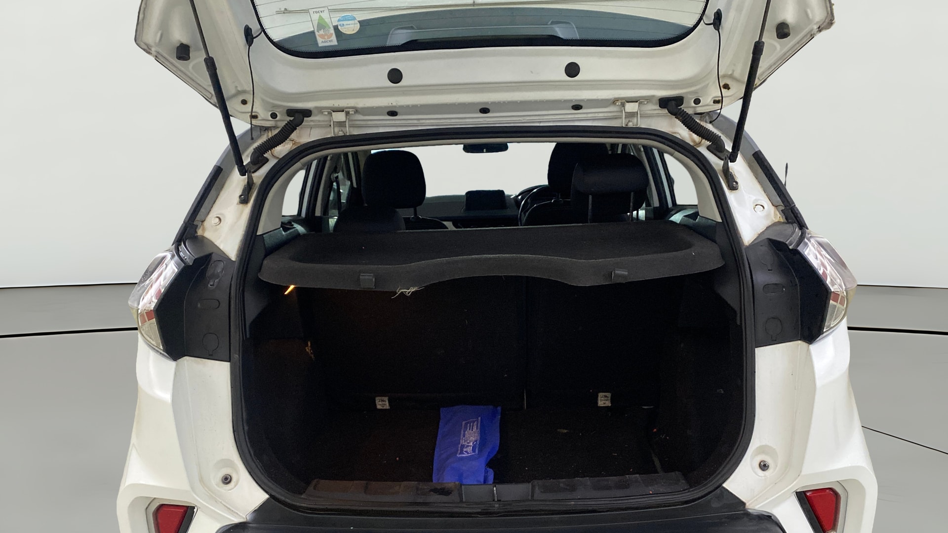 View 2022 Tata Nexon Revotron XE Image 39 Used 2022 Tata Nexon Revotron XE Image 39