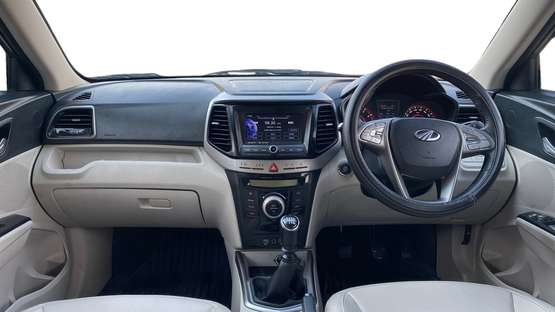 View 2021 Mahindra XUV300 W4 Petrol BS IV Image 31 Used 2021 Mahindra XUV300 W4 Petrol BS IV Image 31