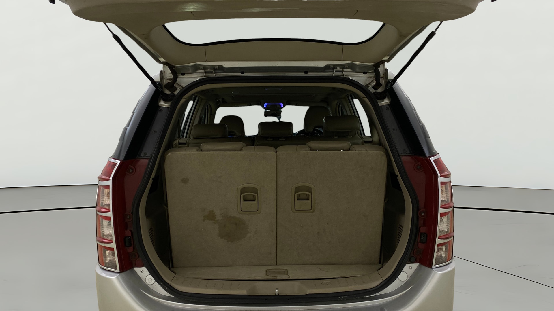 View 2017 Mahindra XUV500 W10 FWD Image 40 Used 2017 Mahindra XUV500 W10 FWD Image 40