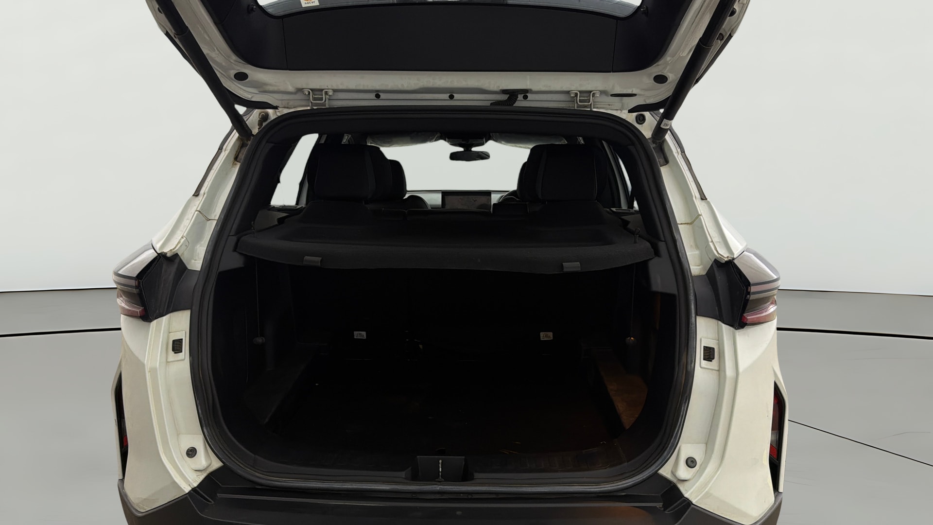 View 2024 Tata Harrier XE Image 40 Used 2024 Tata Harrier XE Image 40
