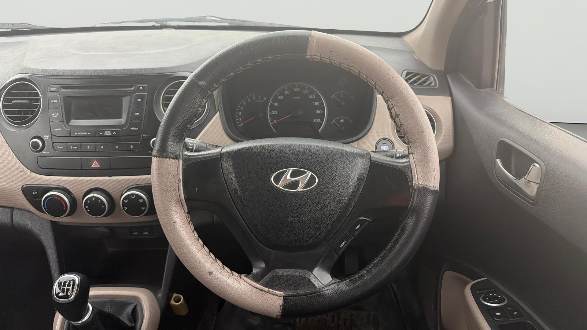 View 2014 Hyundai Grand i10 Sportz 1.2 Kappa Image 12 Used 2014 Hyundai Grand i10 Sportz 1.2 Kappa Image 12