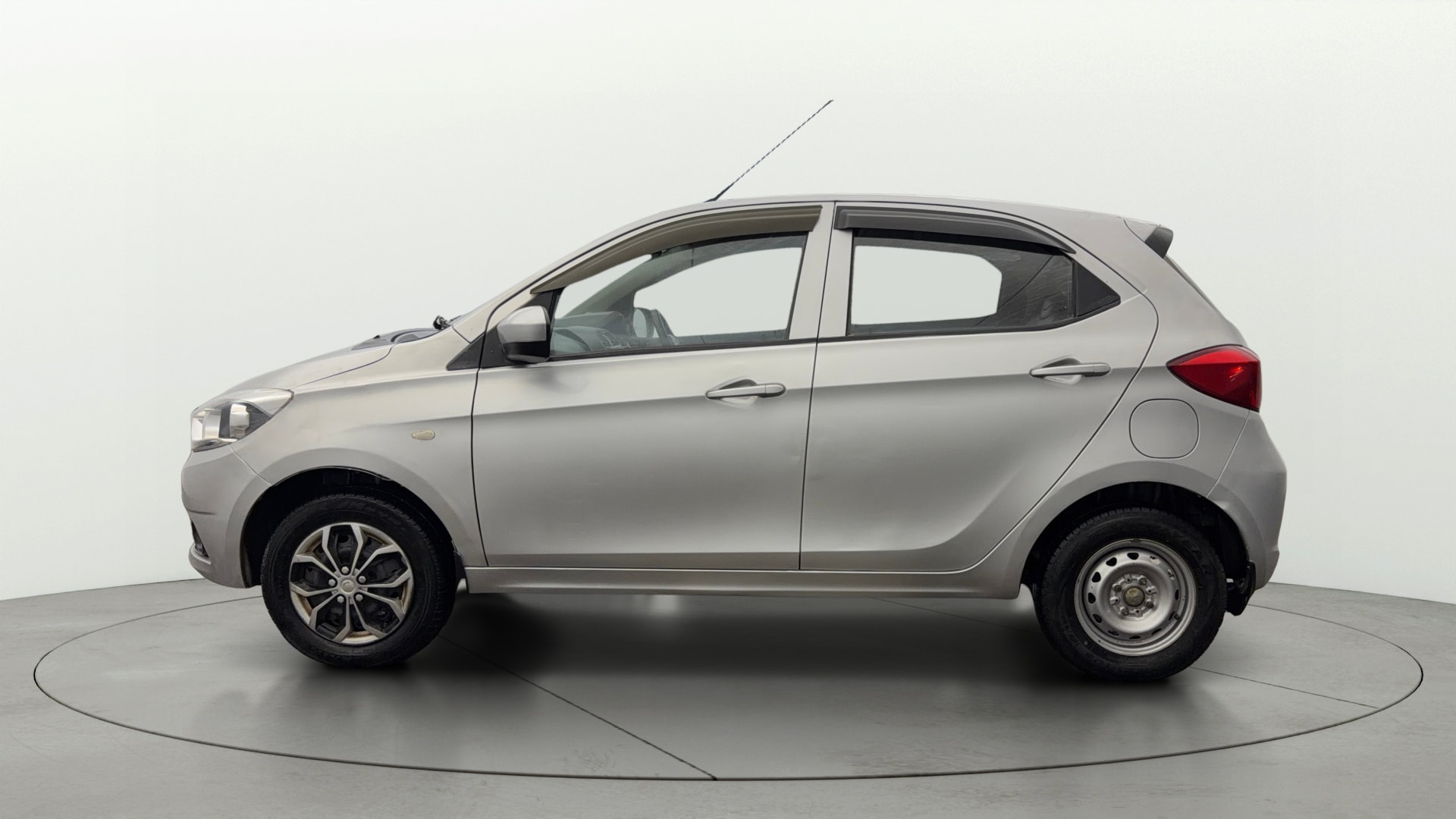 View 2017 Tata Tiago Revotorq XB Image 5 Used 2017 Tata Tiago Revotorq XB Image 5