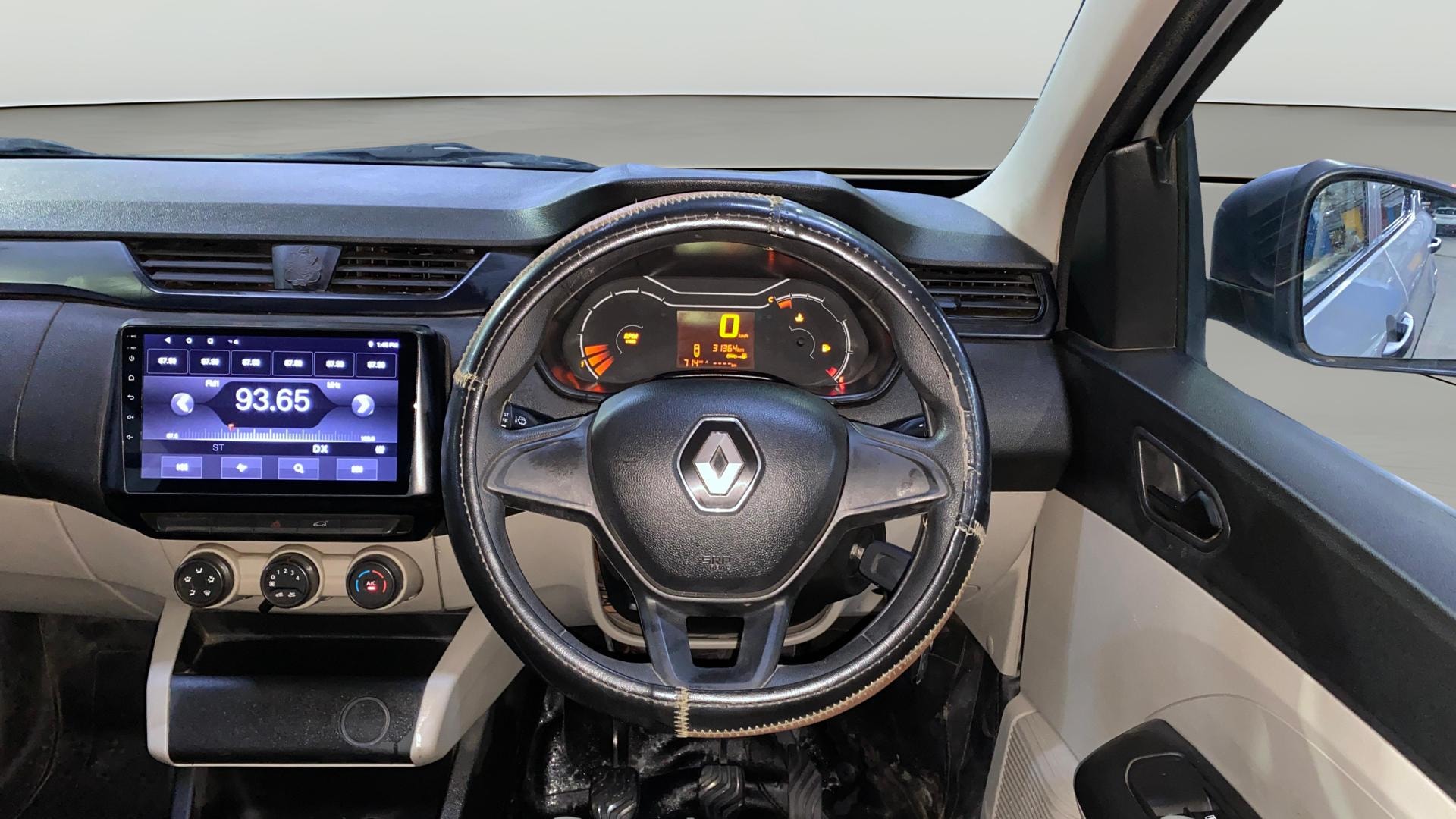 View 2020 Renault Triber RXE Image 21 Used 2020 Renault Triber RXE Image 21