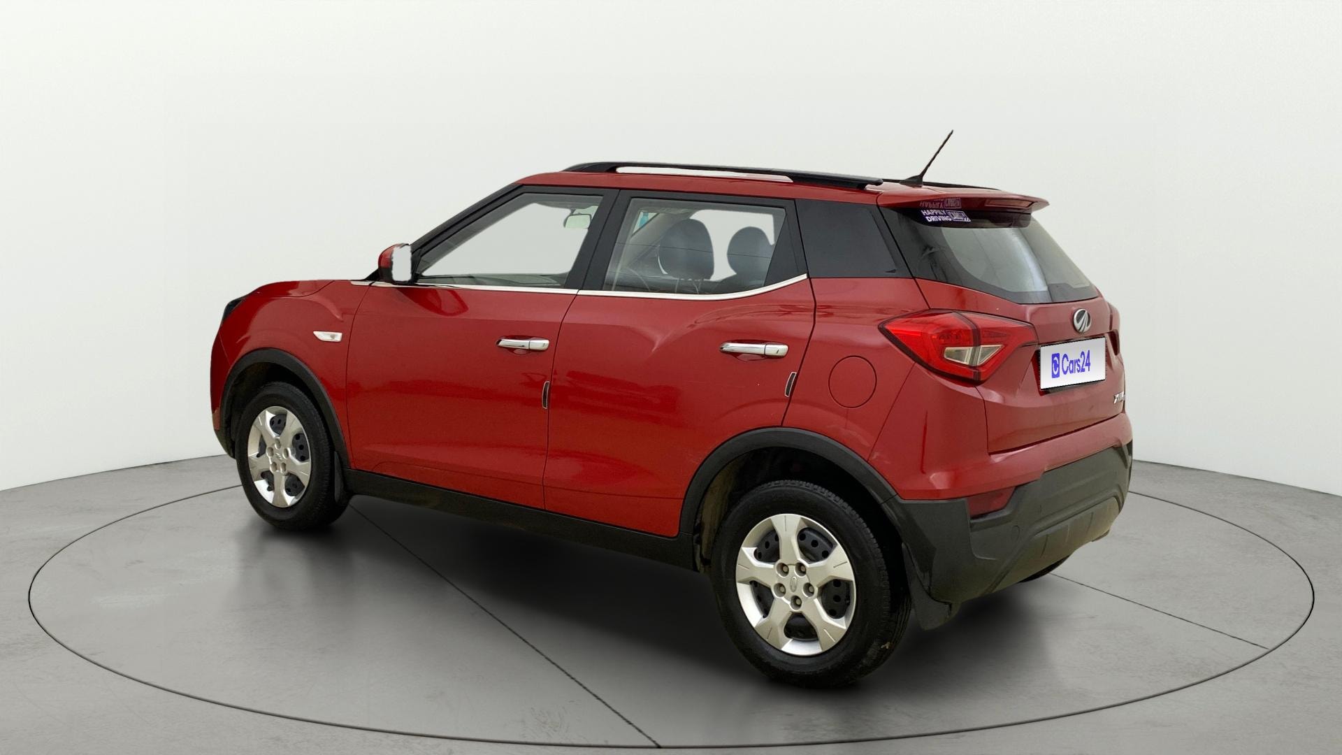 View 2022 Mahindra XUV300 W4 Petrol BS IV Image 2 Used 2022 Mahindra XUV300 W4 Petrol BS IV Image 2