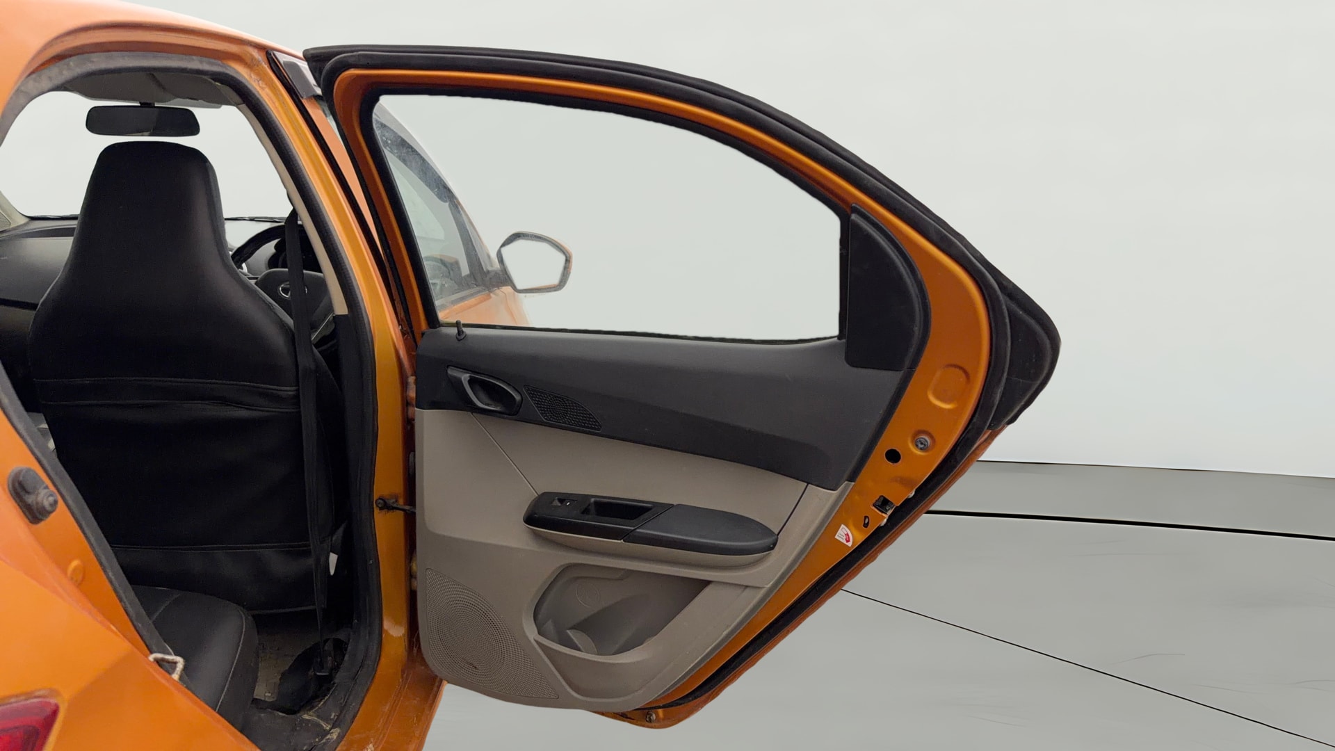 View 2016 Tata Tiago Revotorq XB Image 7 Used 2016 Tata Tiago Revotorq XB Image 7