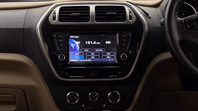 View Mahindra TUV300 Image 17 Used Mahindra TUV300 Image 17