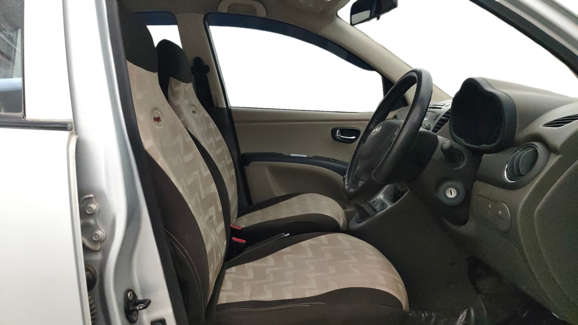 View 2013 Hyundai i10 1.2 Asta MT Image 26 Used 2013 Hyundai i10 1.2 Asta MT Image 26