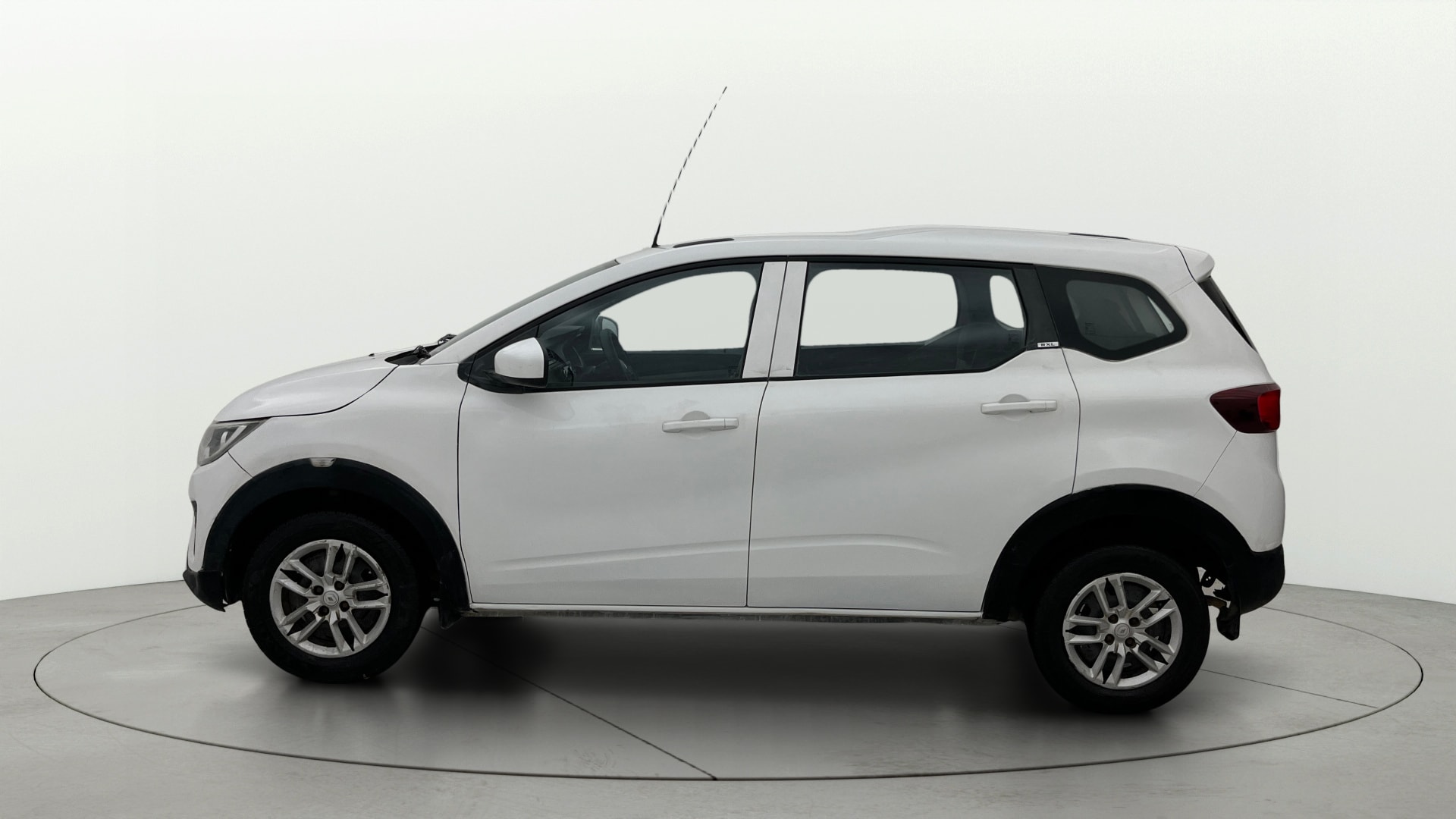 View 2019 Renault Triber RXE Image 5 Used 2019 Renault Triber RXE Image 5